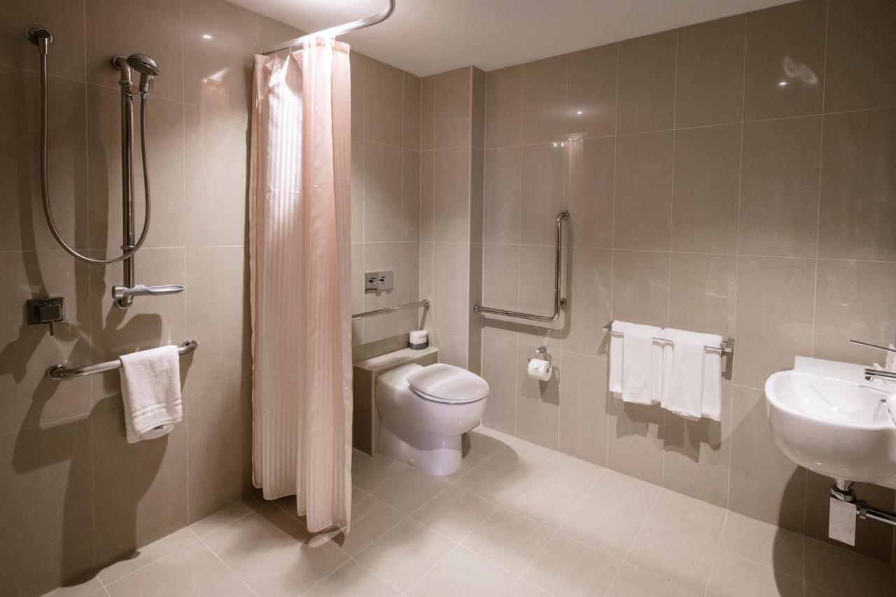 Hotel The Kinson Melburne Exterior foto A wet room in a hotel