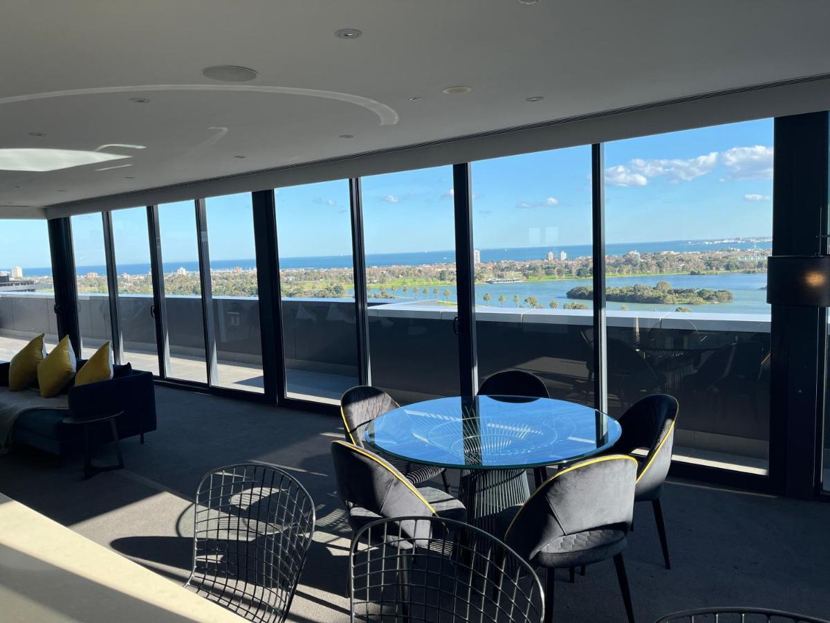 Hotel The Kinson Melburne Exterior foto The view from the penthouse